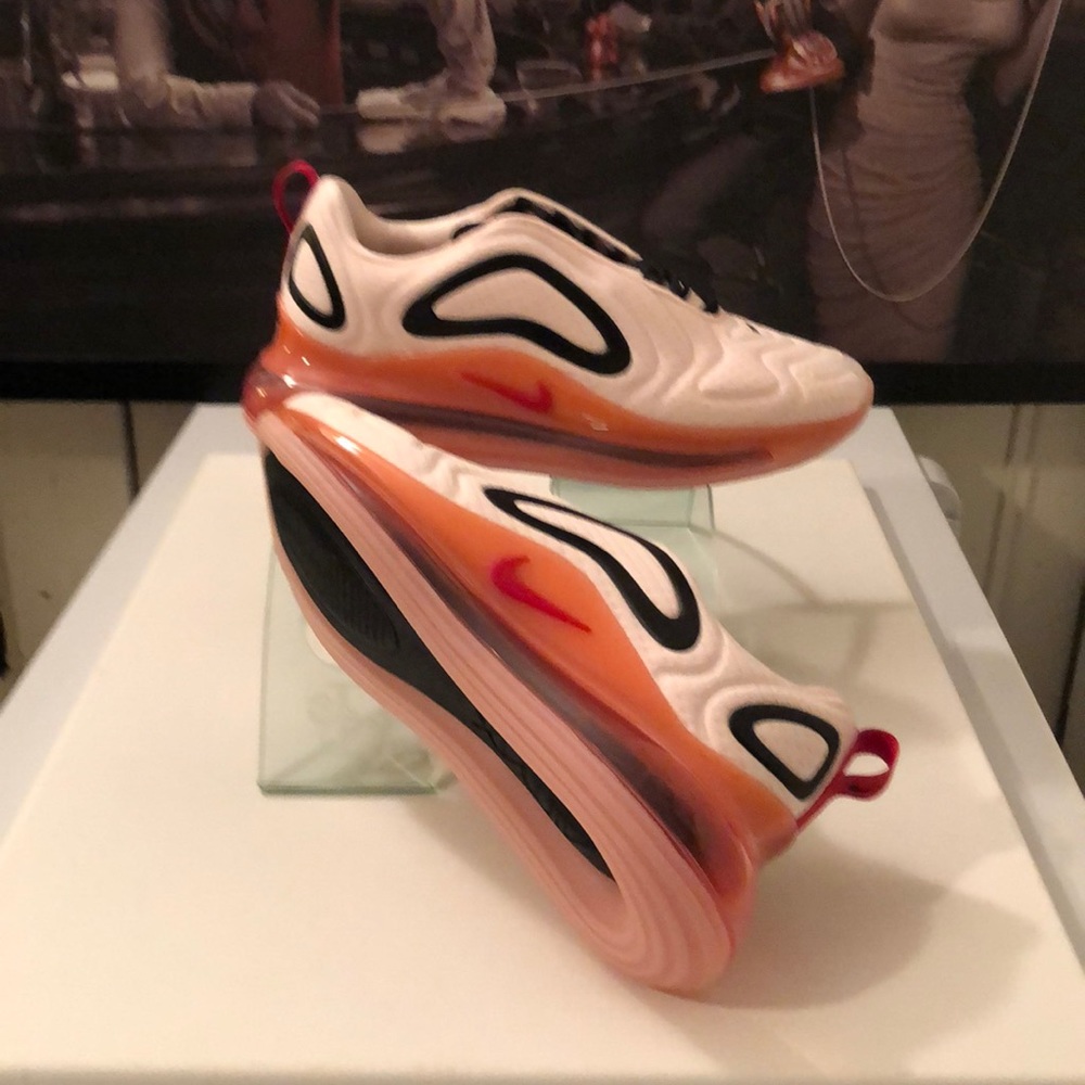 W NIKE AIR MAX 720 - Picture 8 of 8